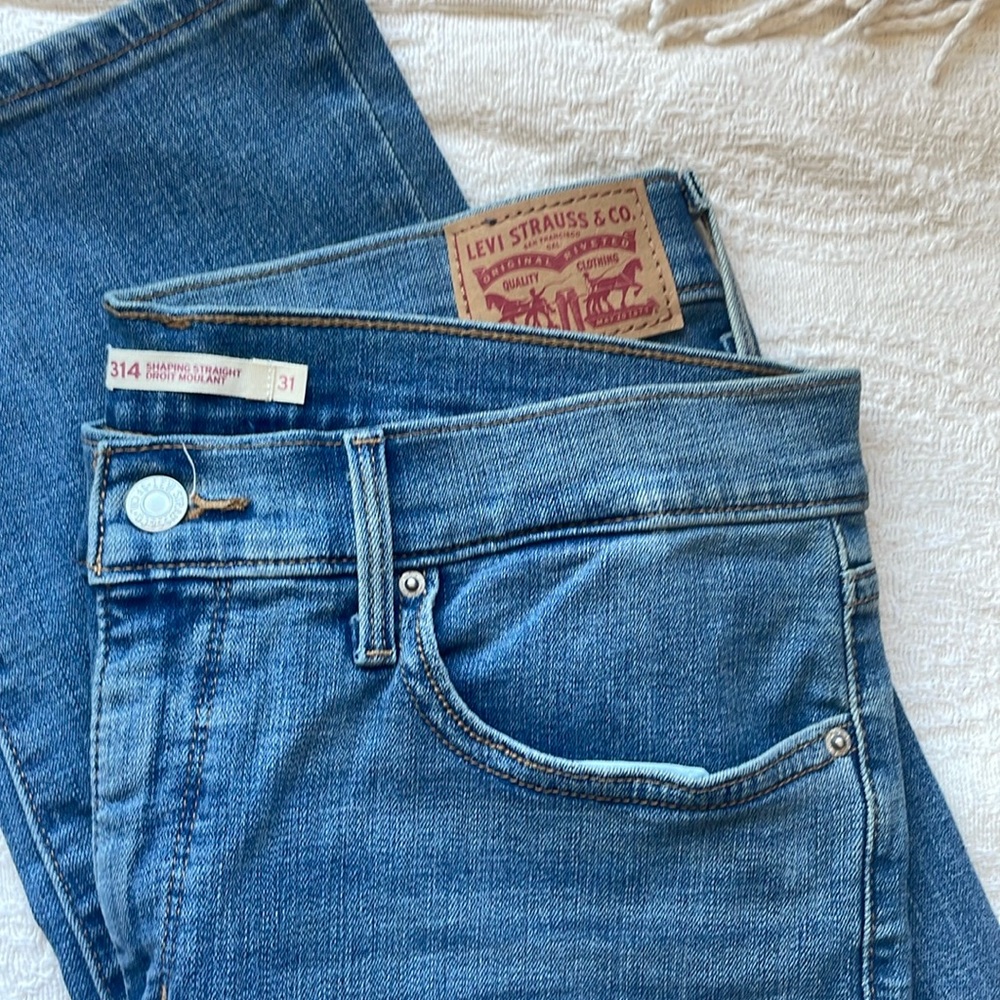 Levi 314 shaping straight jeans